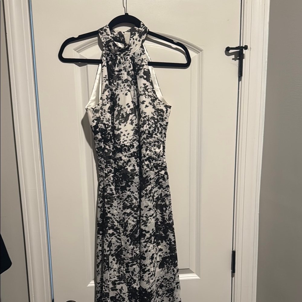 Elegant Black and White Sleeveless Dress